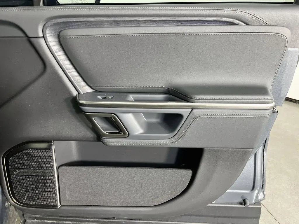 Rivian R1S photo 35