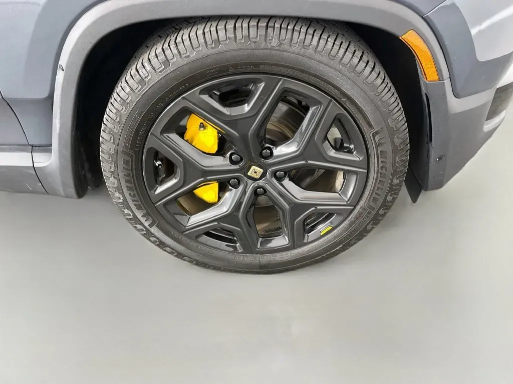 Rivian R1S photo 37