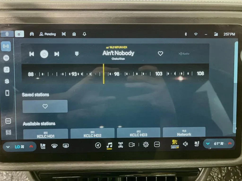 Rivian R1S photo 16