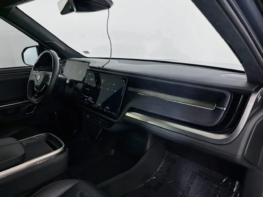 Rivian R1S photo 34
