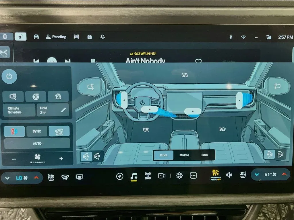 Rivian R1S photo 19