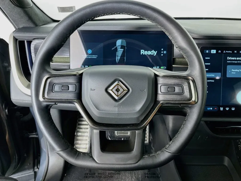 Rivian R1S photo 11