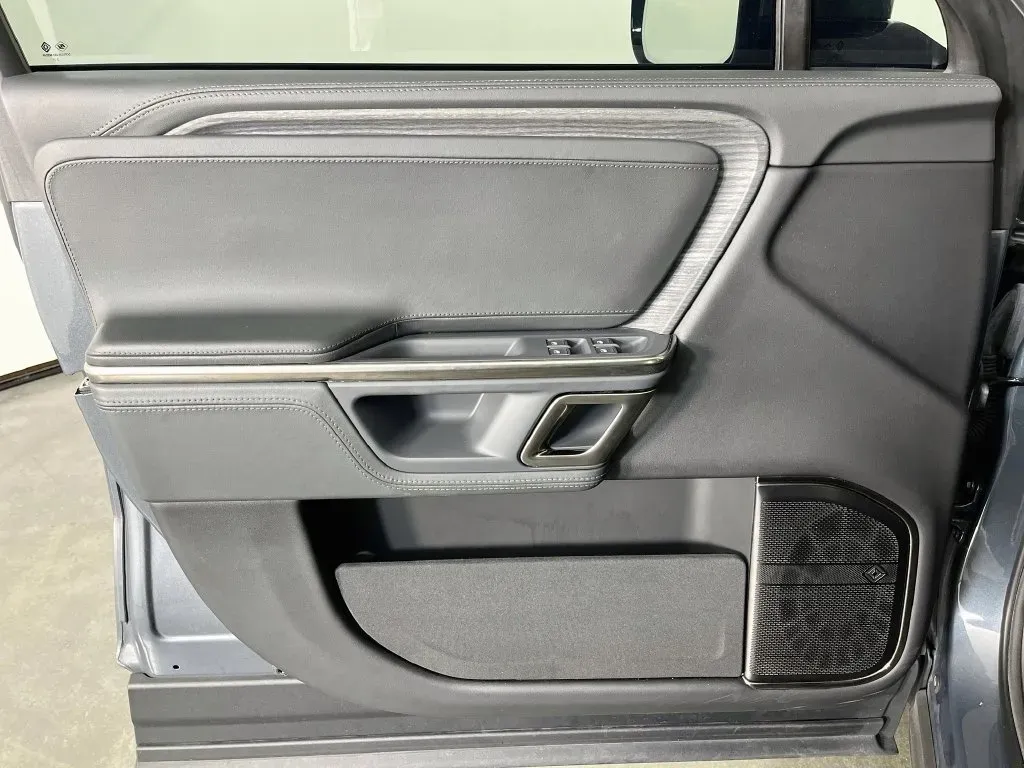 Rivian R1S photo 25