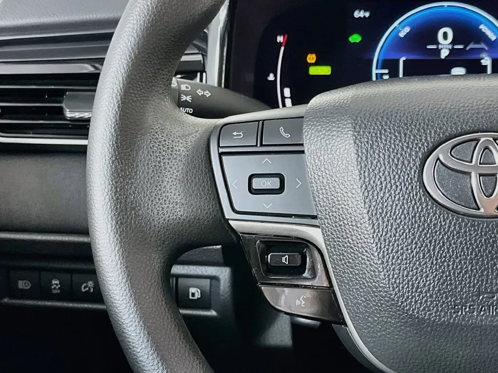 Toyota Camry photo 13