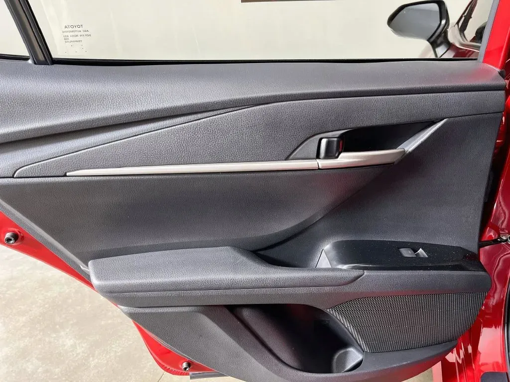 Toyota Camry photo 25