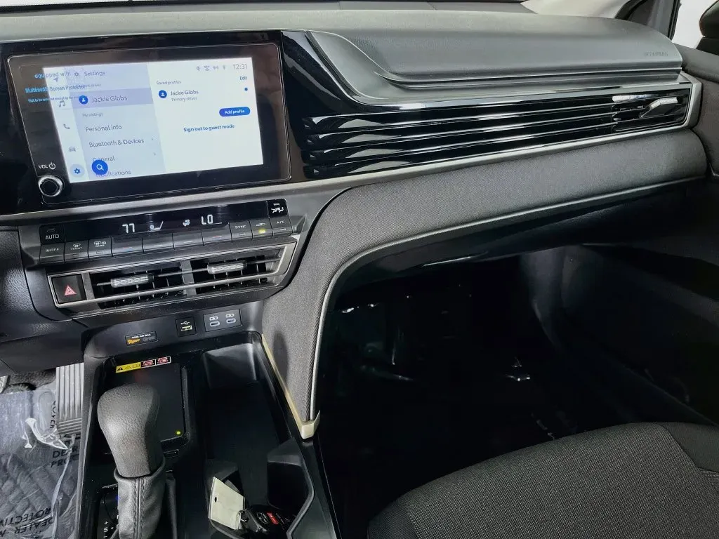 Toyota Camry photo 19
