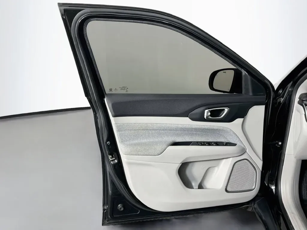 Jeep Compass photo 27