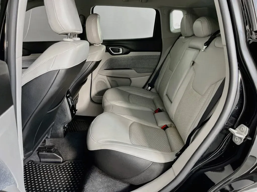 Jeep Compass photo 32
