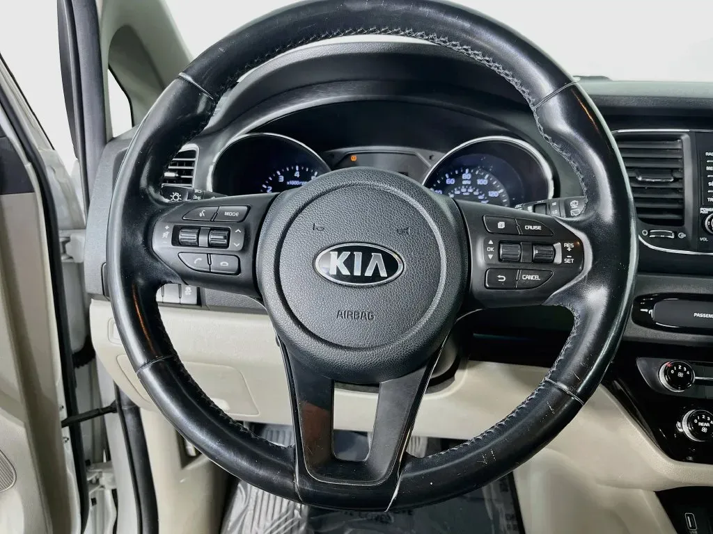 Kia Sedona photo 13