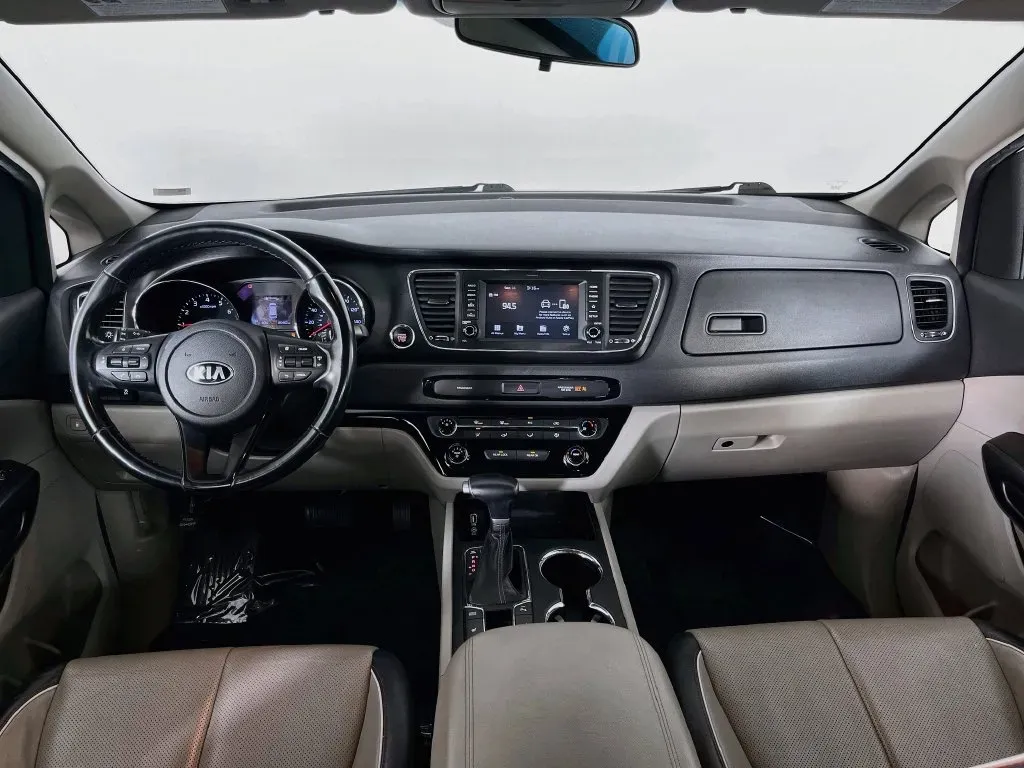Kia Sedona photo 10