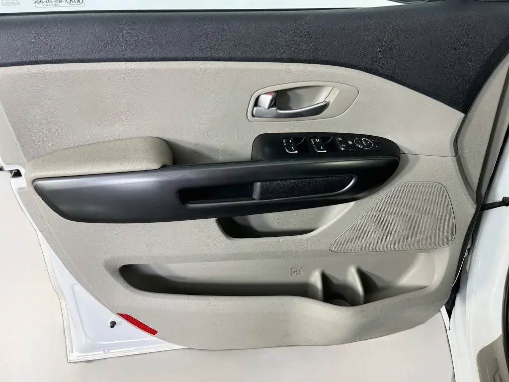 Kia Sedona photo 23
