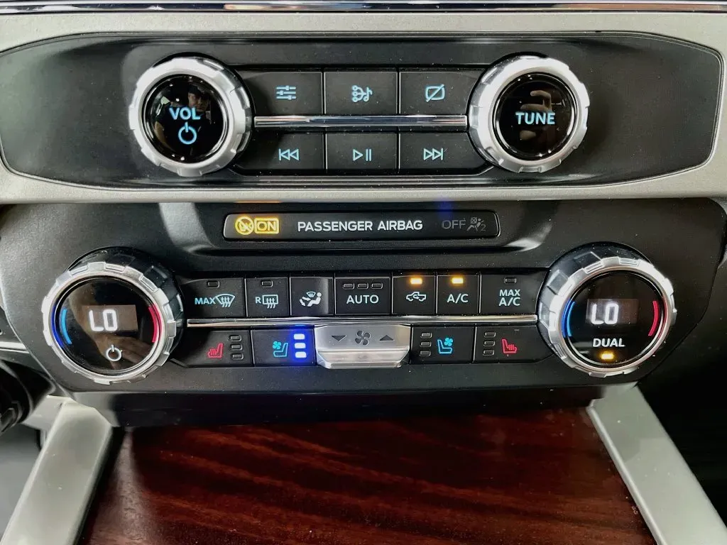 Ford F350SD photo 21