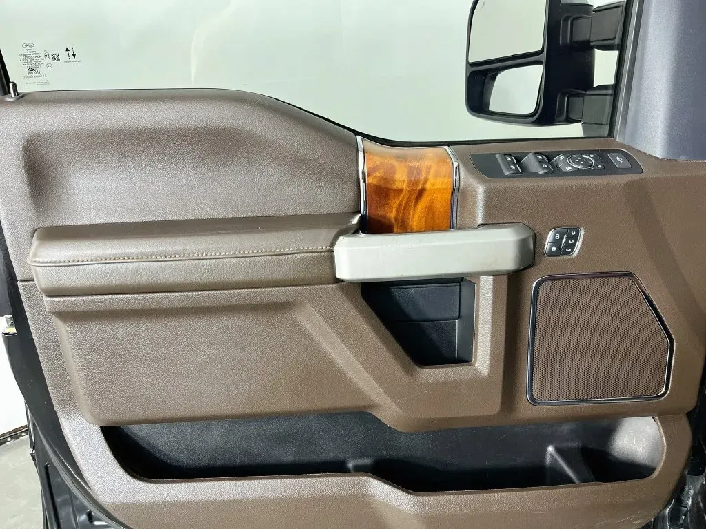 Ford F350SD photo 28