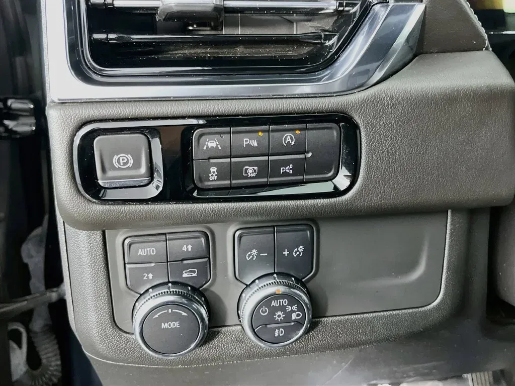 GMC Yukon photo 11