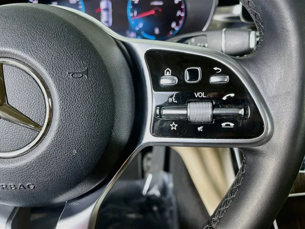 Mercedes-Benz C-Class photo 16