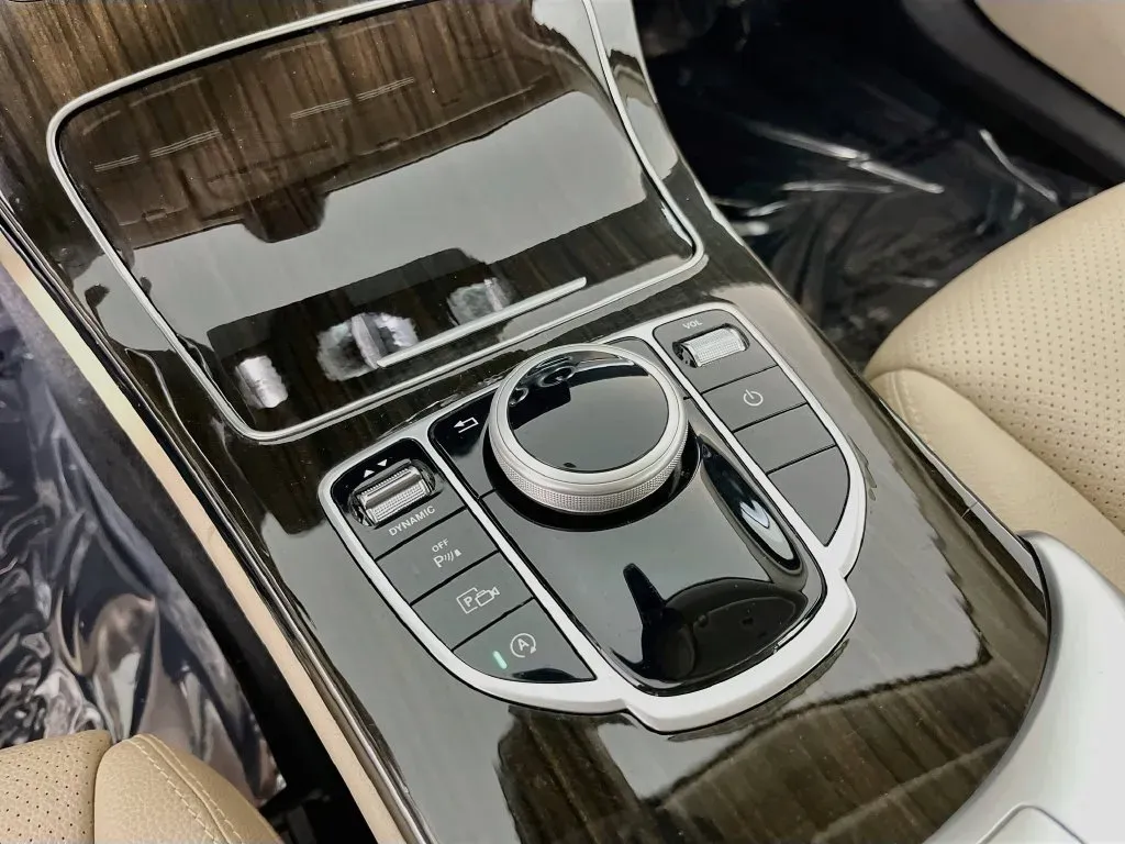 Mercedes-Benz C-Class photo 22