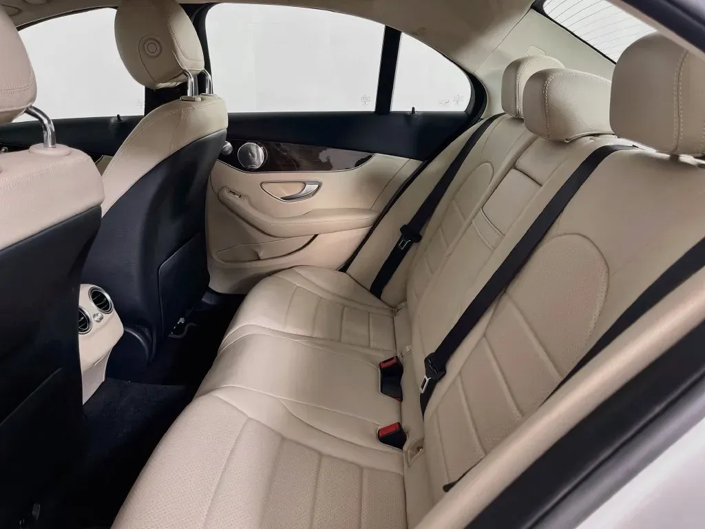 Mercedes-Benz C-Class photo 33