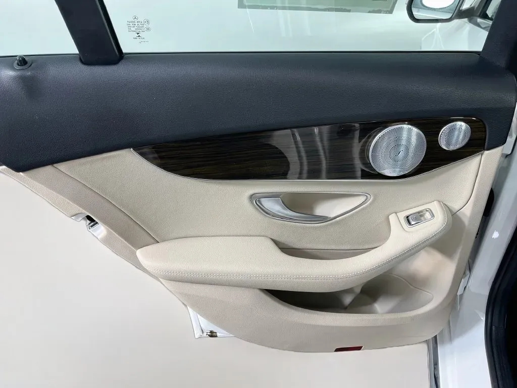 Mercedes-Benz C-Class photo 32