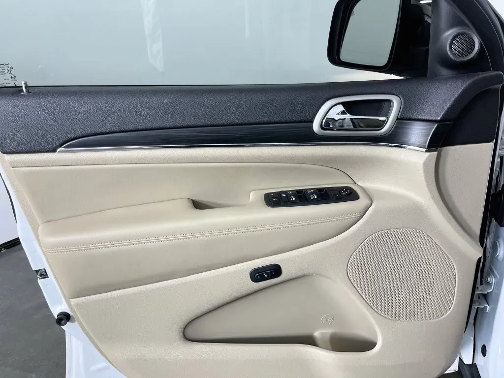 Jeep Grand Cherokee photo 25
