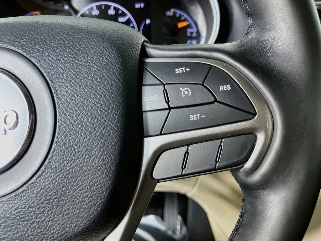 Jeep Grand Cherokee photo 15