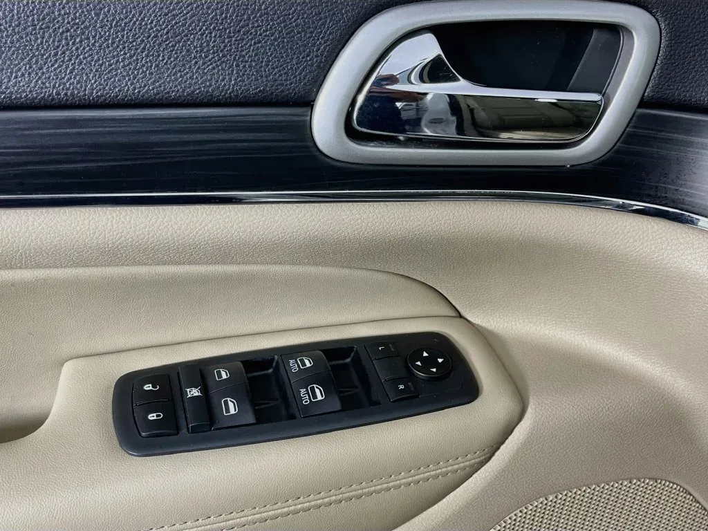 Jeep Grand Cherokee photo 23