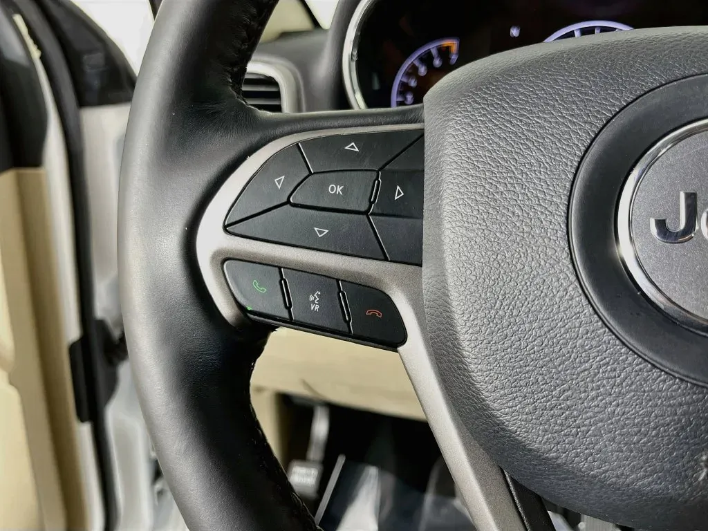 Jeep Grand Cherokee photo 14