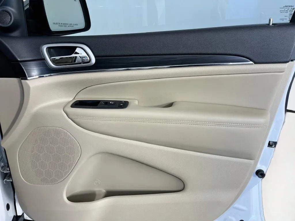 Jeep Grand Cherokee photo 35