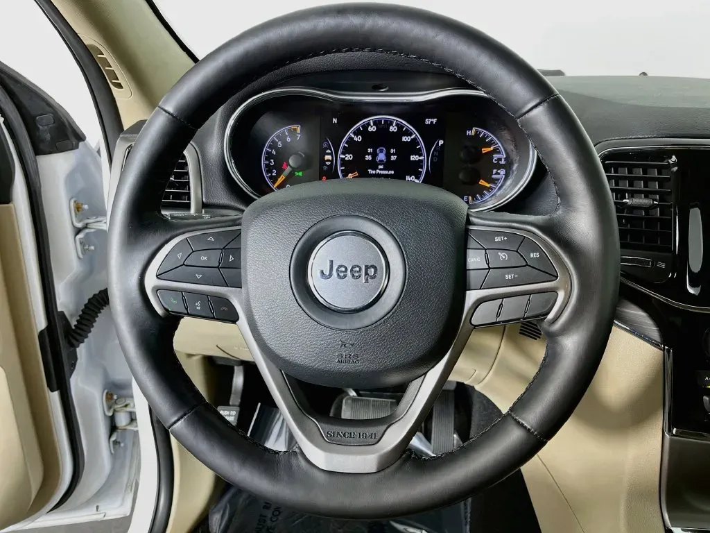 Jeep Grand Cherokee photo 13