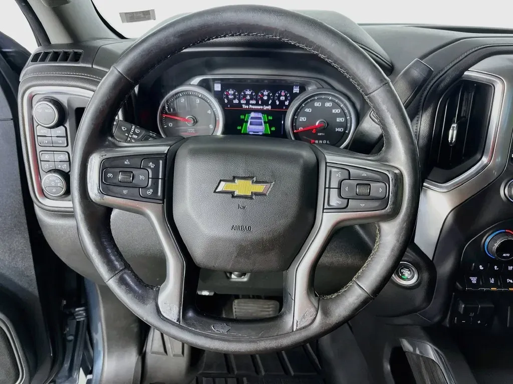 Chevrolet Silverado photo 13
