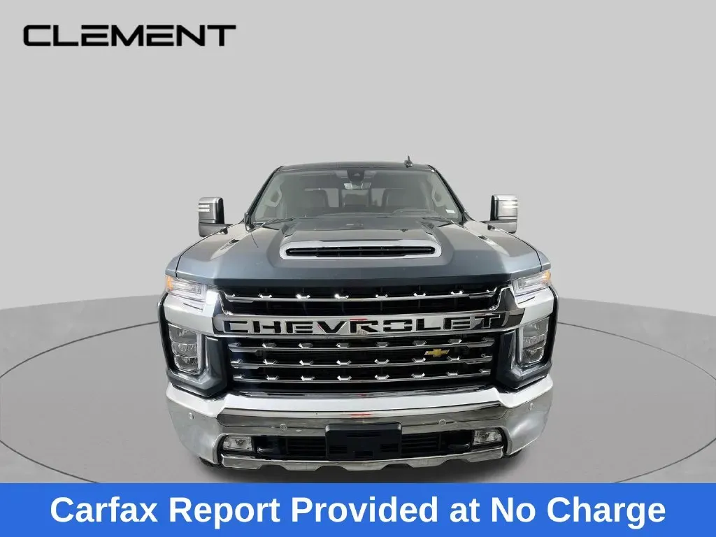 Chevrolet Silverado photo 2