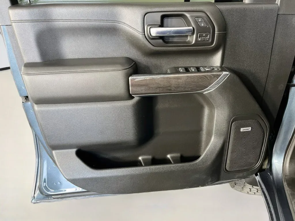 Chevrolet Silverado photo 26