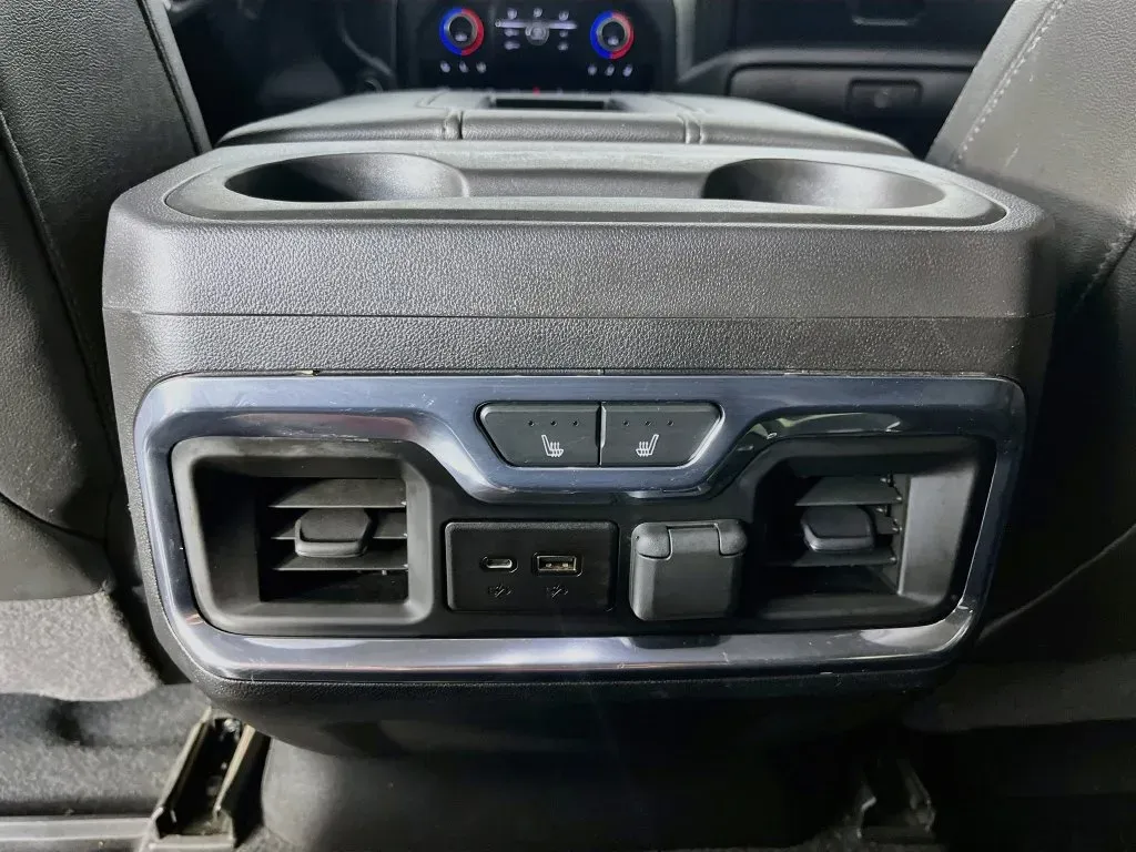 Chevrolet Silverado photo 32