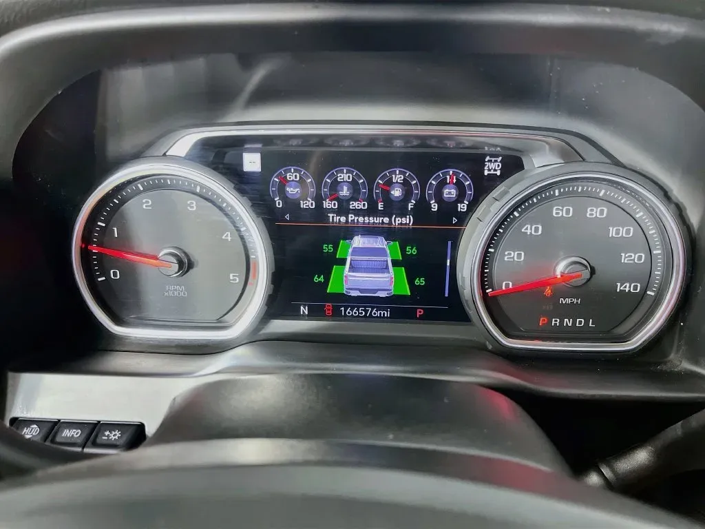 Chevrolet Silverado photo 17
