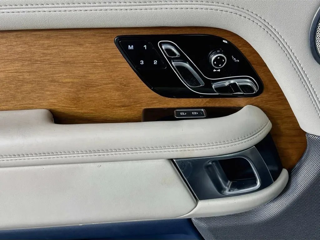 Land Rover Range Rover photo 26