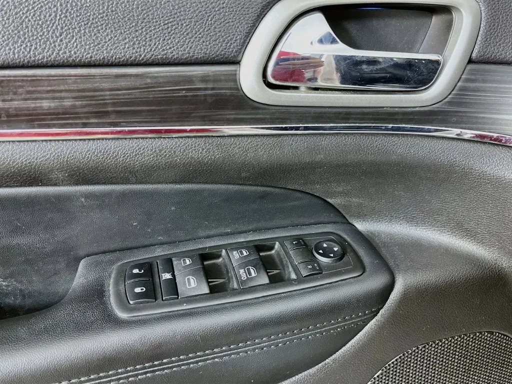 Jeep Grand Cherokee photo 25