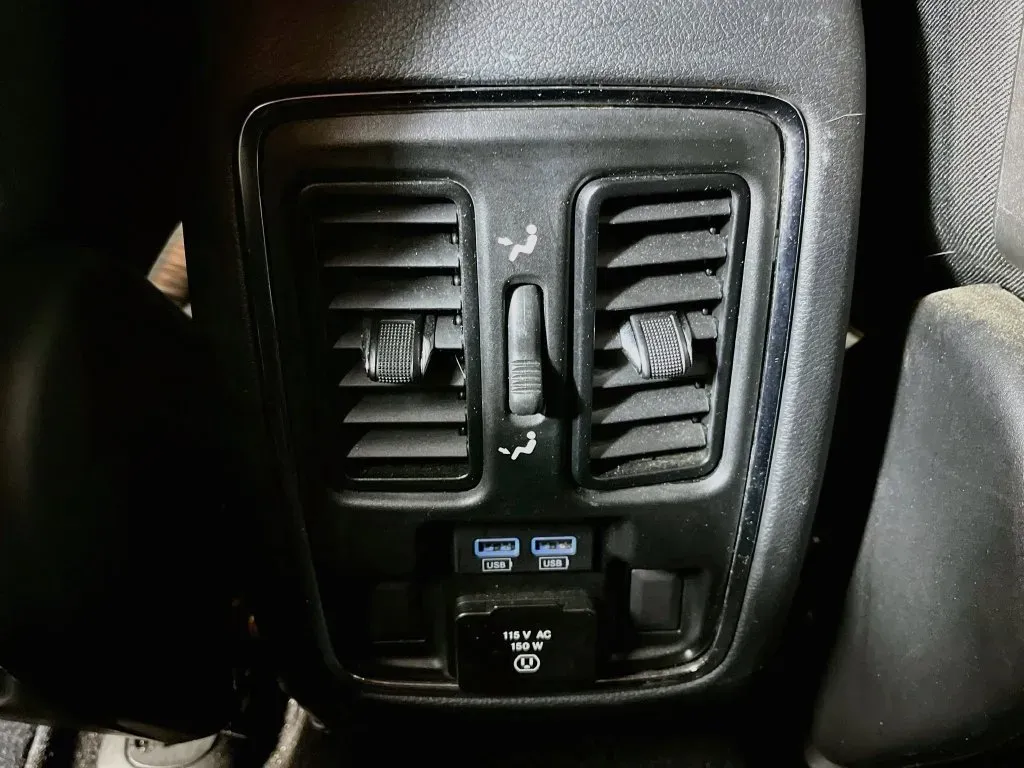Jeep Grand Cherokee photo 32