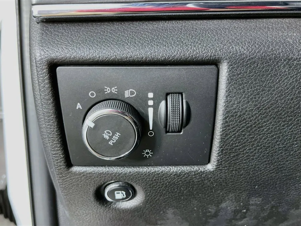 Jeep Grand Cherokee photo 11