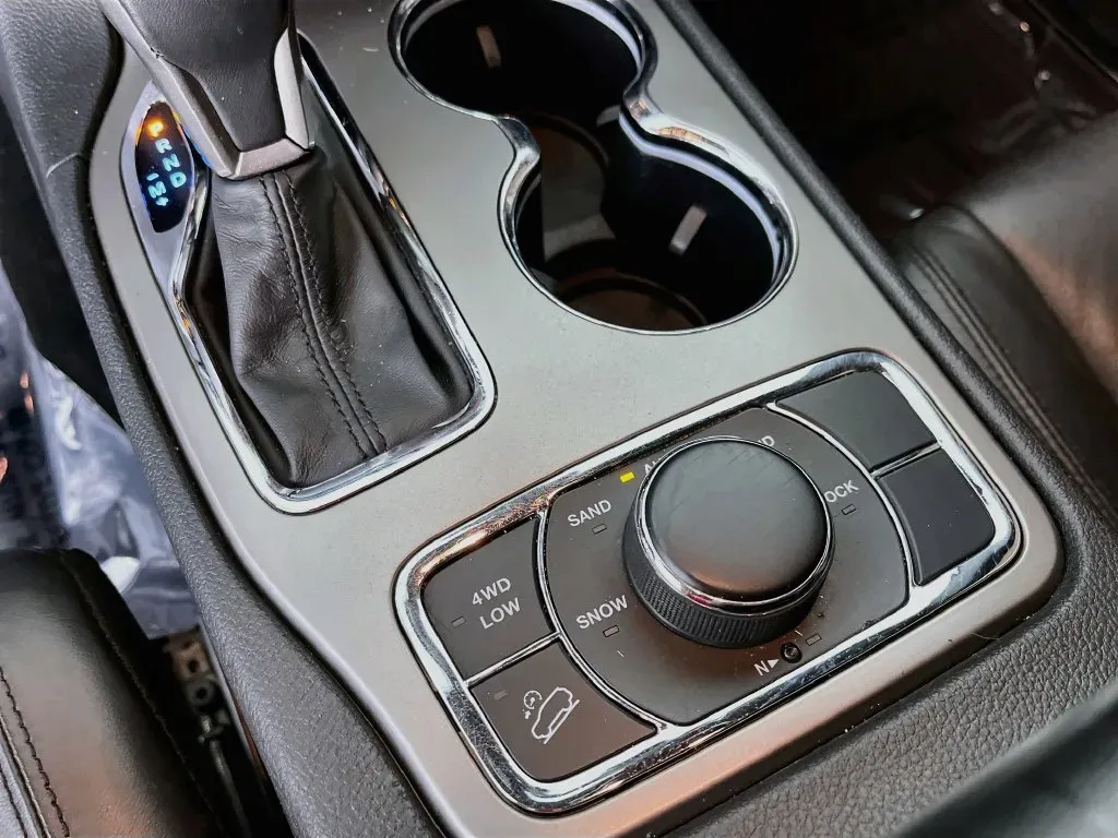 Jeep Grand Cherokee photo 22
