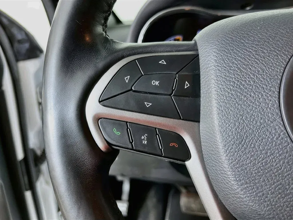 Jeep Grand Cherokee photo 14