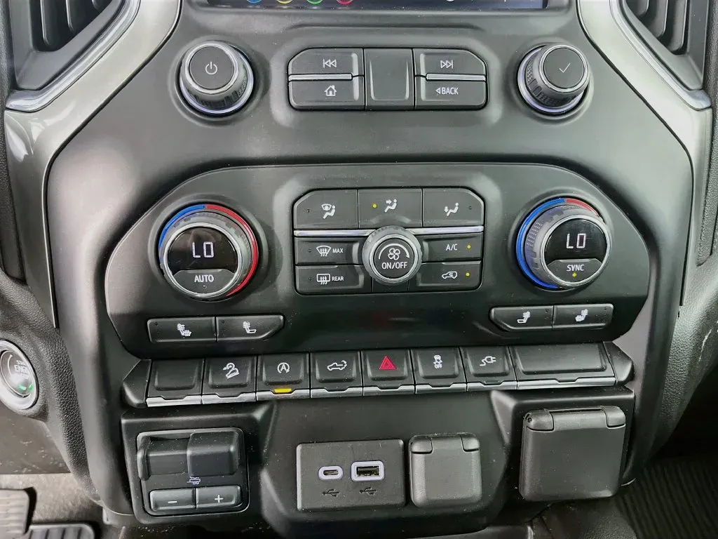 Chevrolet Silverado photo 20