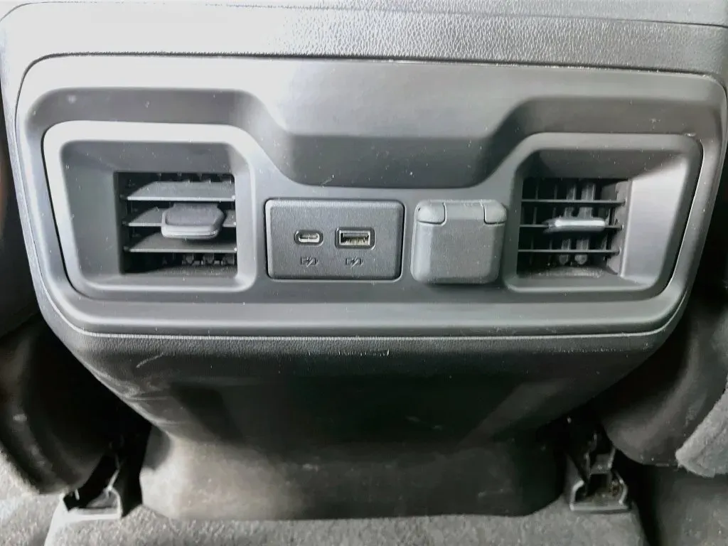 Chevrolet Silverado photo 33