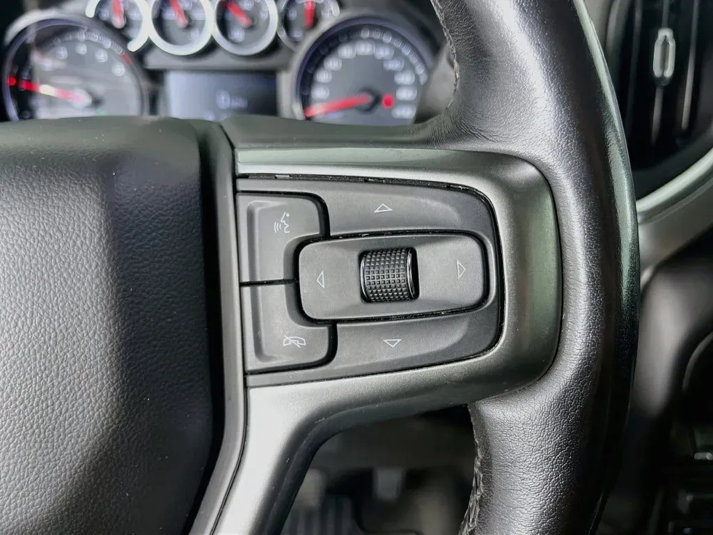 Chevrolet Silverado photo 15