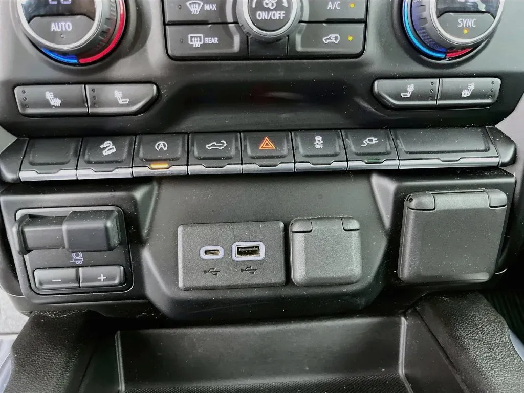 Chevrolet Silverado photo 21