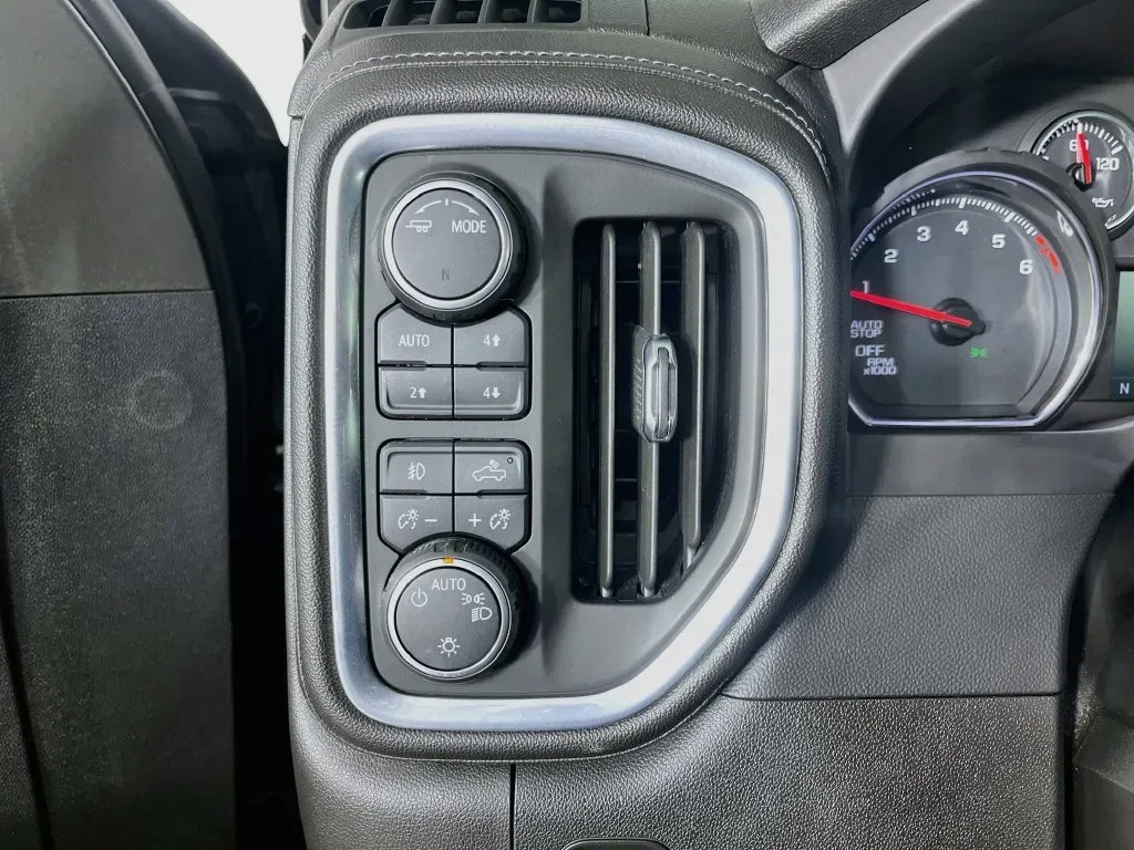 Chevrolet Silverado photo 11