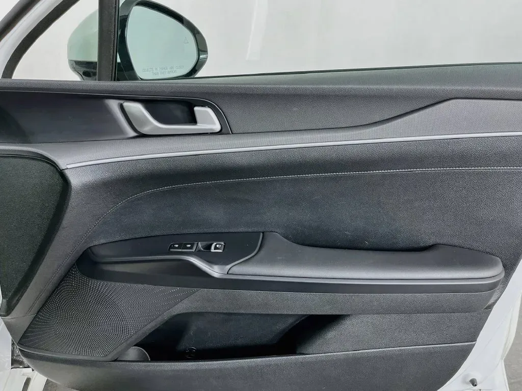 Kia K5 photo 29