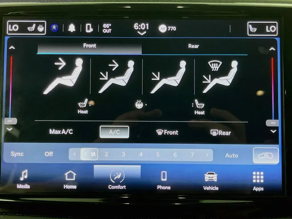 Chrysler Pacifica photo 20