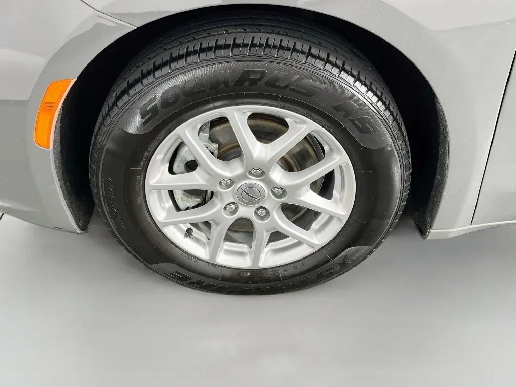 Chrysler Pacifica photo 35