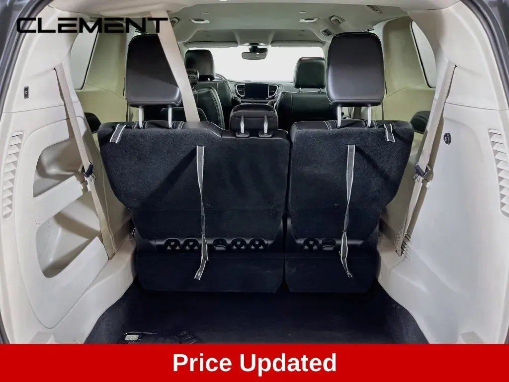 Chrysler Pacifica photo 9