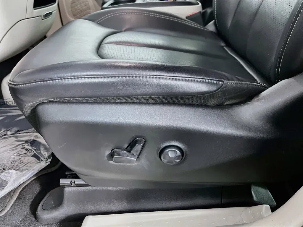Chrysler Pacifica photo 26
