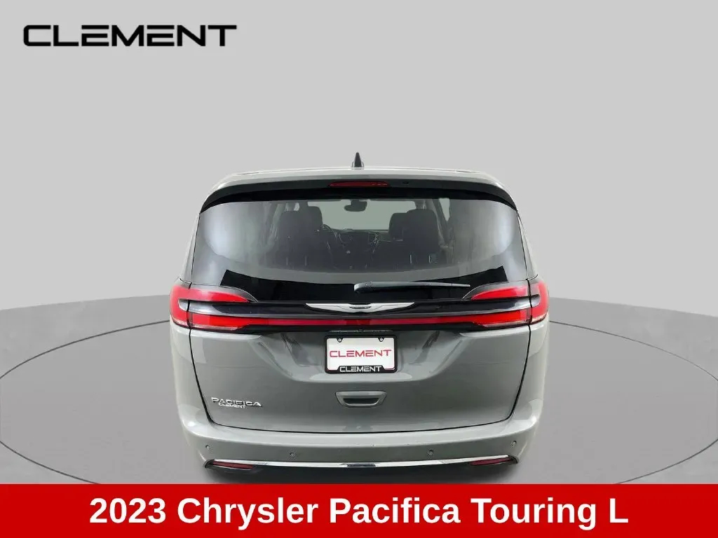 Chrysler Pacifica photo 7
